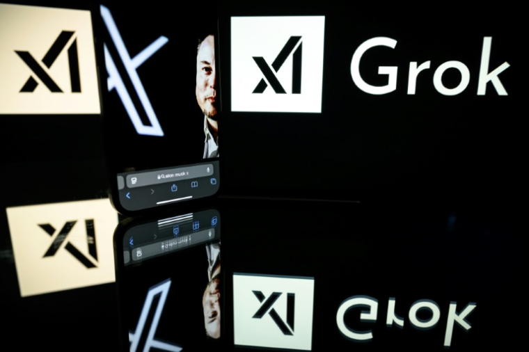 Logo du robot conversationnel Grok, développé par l'entreprise d'IA d'Elon Musk, xAI, le 13 janvier 2025 à Toulouse ( AFP / Lionel BONAVENTURE )