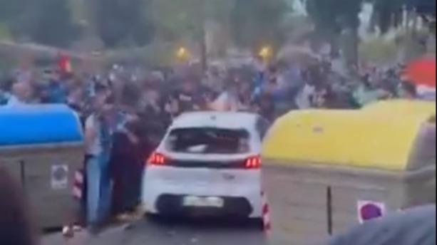 une voiture fonce dans la foule avant le derby de Barcelone entre l’Espanyol et le Barça, 13 blessés