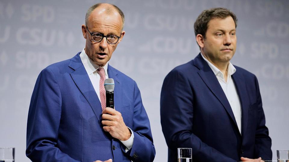 Friedrich Merz de la CDU et Lars Klingbeil du SPD ont signé le contrat de coalition ce lundi<span class="copyright">Ebrahim Noroozi/AP Photo/picture alliance</span>