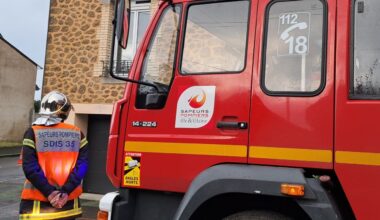 une maison détruite par les flammes
