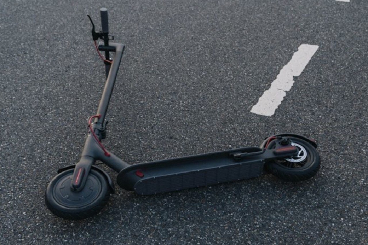 Grenoble. Grave accident entre une voiture et une trottinette, un homme entre la vie et la mort