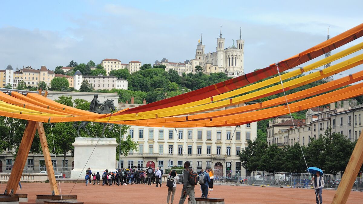 Polémique à Lyon : 1,5 million d’euros pour une œuvre de tissage urbain censée rafraîchir la place Bellecour