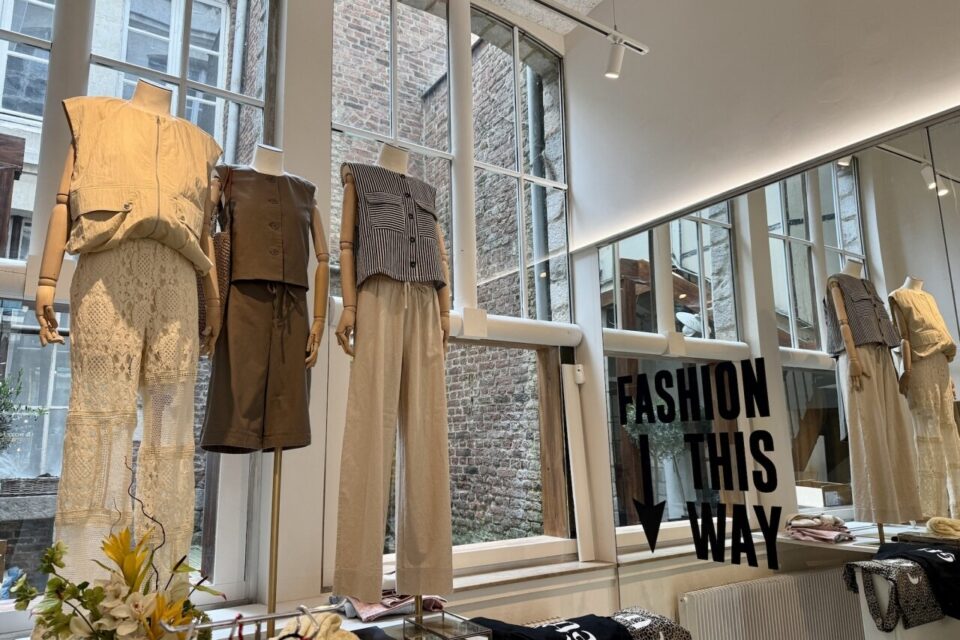 Une adresse rare, à contre courant de ce que l'on retrouve habituellement dans les centres-villes.Certaines marques sont distribuées en exclusivité ici.