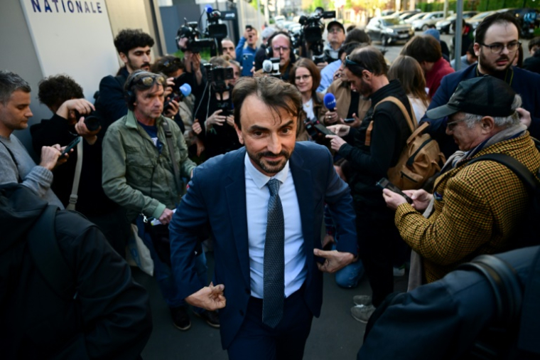Le maire écologiste de Lyon Grégory Doucet relâché de garde à vue, le 9 avril 2025 à Lyon ( AFP / Olivier CHASSIGNOLE )