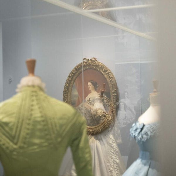 A Paris, le Petit Palais célèbre la naissance de la haute couture