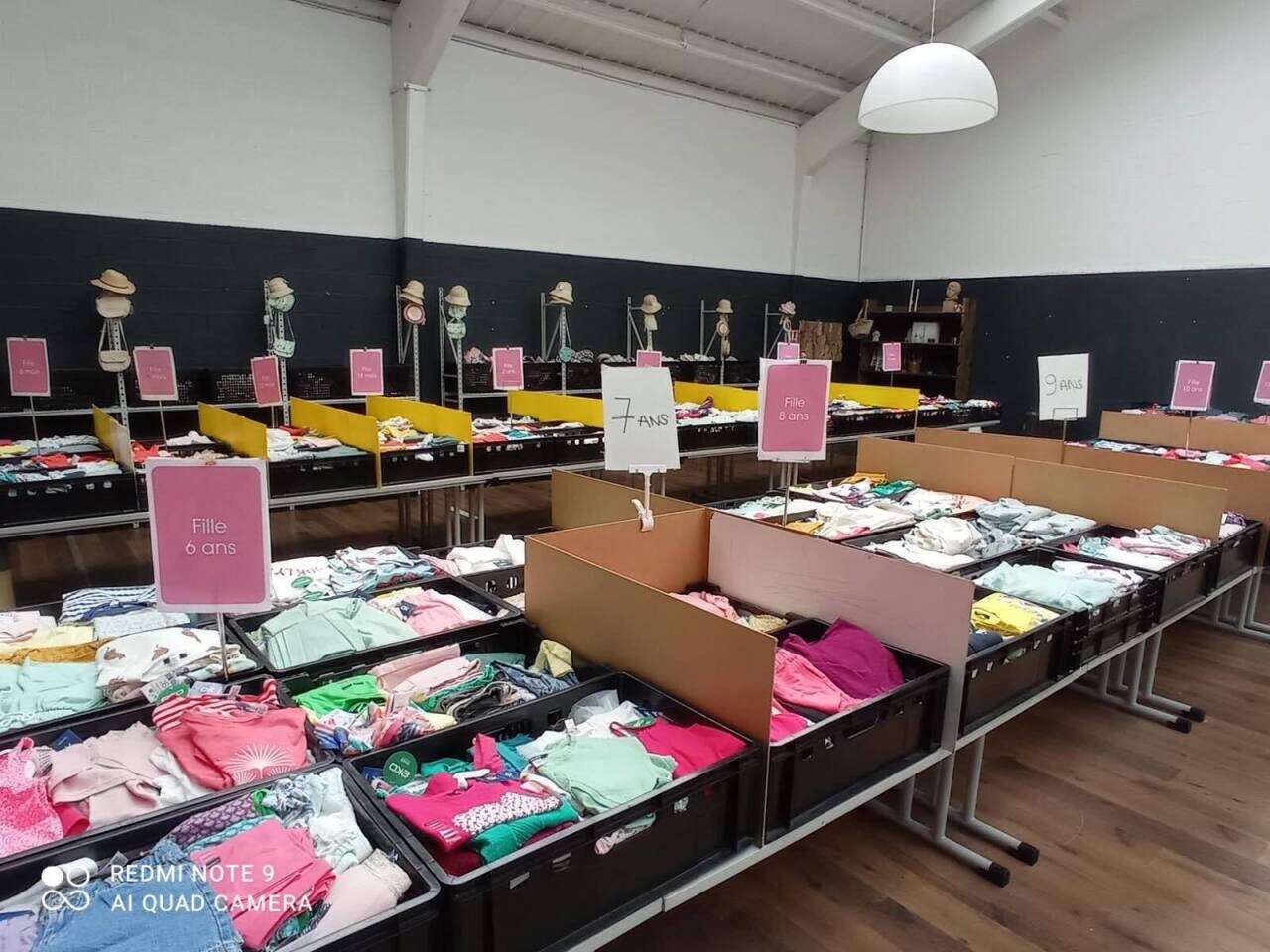 une énorme vente de vêtements Okaïdi à prix cassés