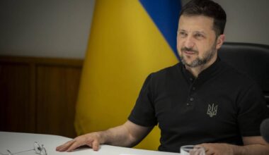 Volodymyr Zelensky dit ne pas vouloir “jouer” avec les courtes trêves proposées par Poutine