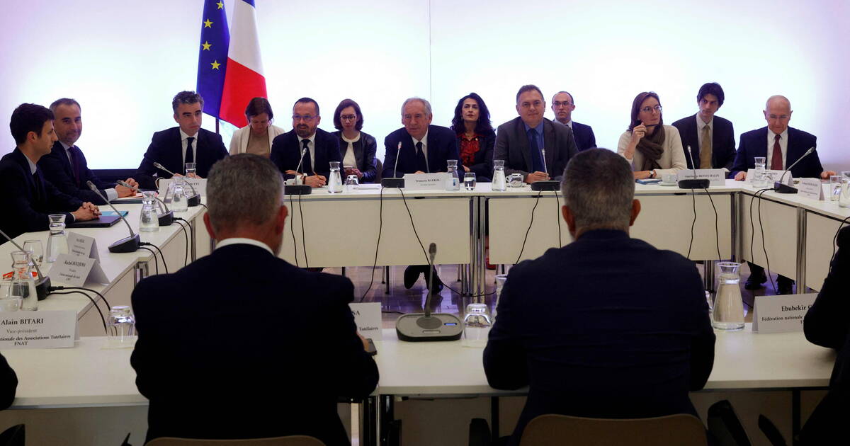 Après sa réunion avec les chauffeurs de taxi, François Bayrou annonce que la convention sur le transport sanitaire sera «revue» – Libération