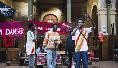 à Paris, mobilisation pour les jeunes migrants expulsés de la Gaîté lyrique – Libération