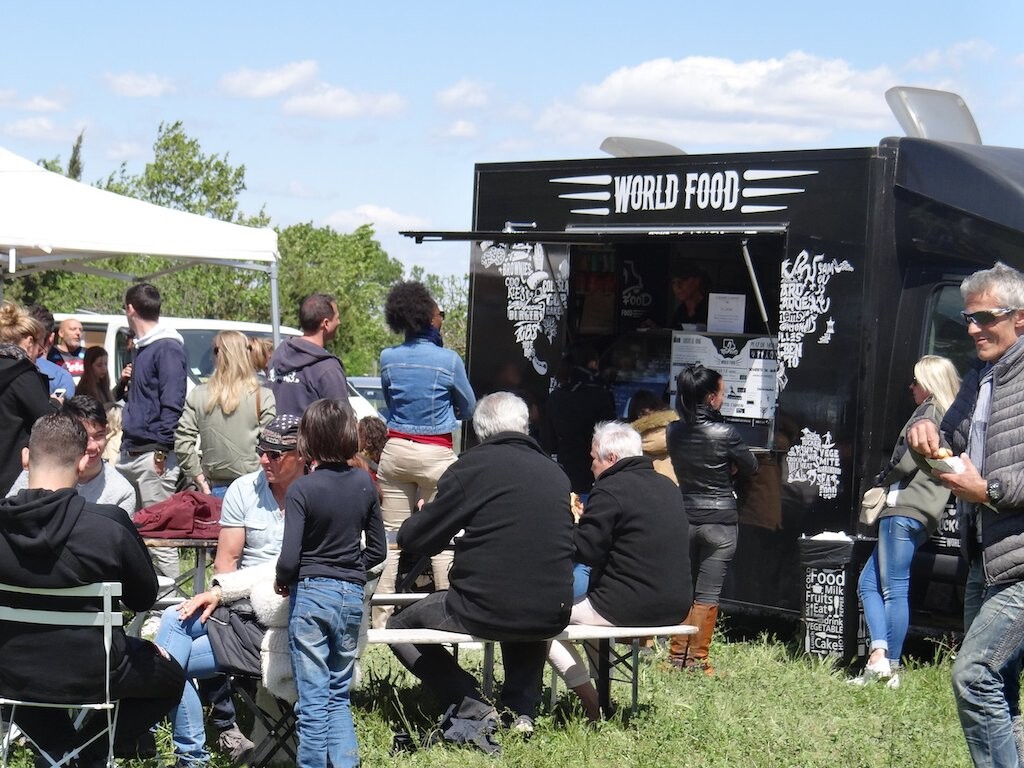 combien de food trucks et d'animations au Festival des "4 Roues" ?