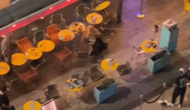 éméchée et redemandant de l’alcool, elle s'en prend à la terrasse d'un restaurant