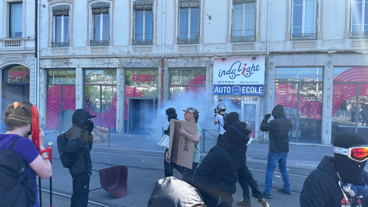 deux militants italiens incarcérés après l’attaque de l’agence 6e Sens Immobilier le 1er-mai