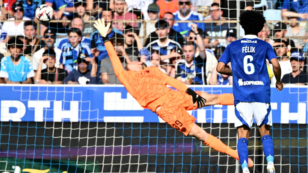 avant Arsenal, le PSG très remanié trébuche à Strasbourg
