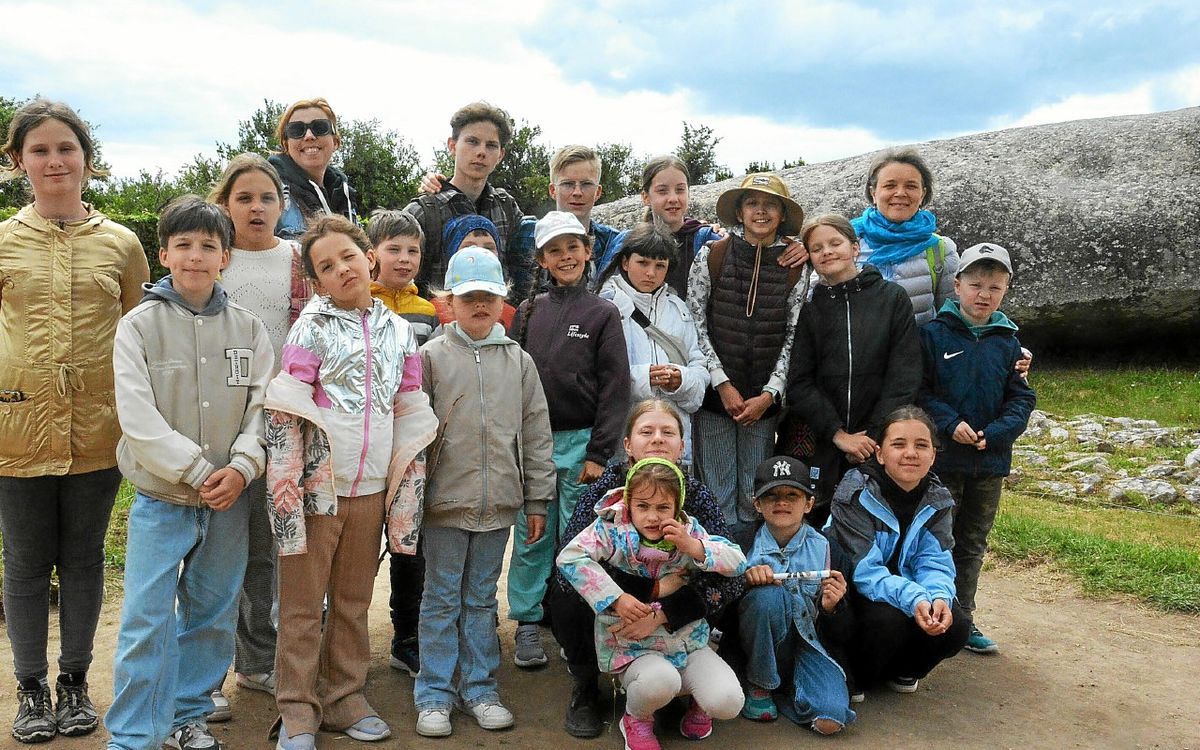 « C’est le meilleur moment de ma vie » : des enfants ukrainiens ont visité le site des mégalithes de Locmariaquer
