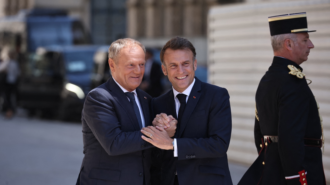 Face à la Russie, la France et la Pologne se jurent "assistance mutuelle"