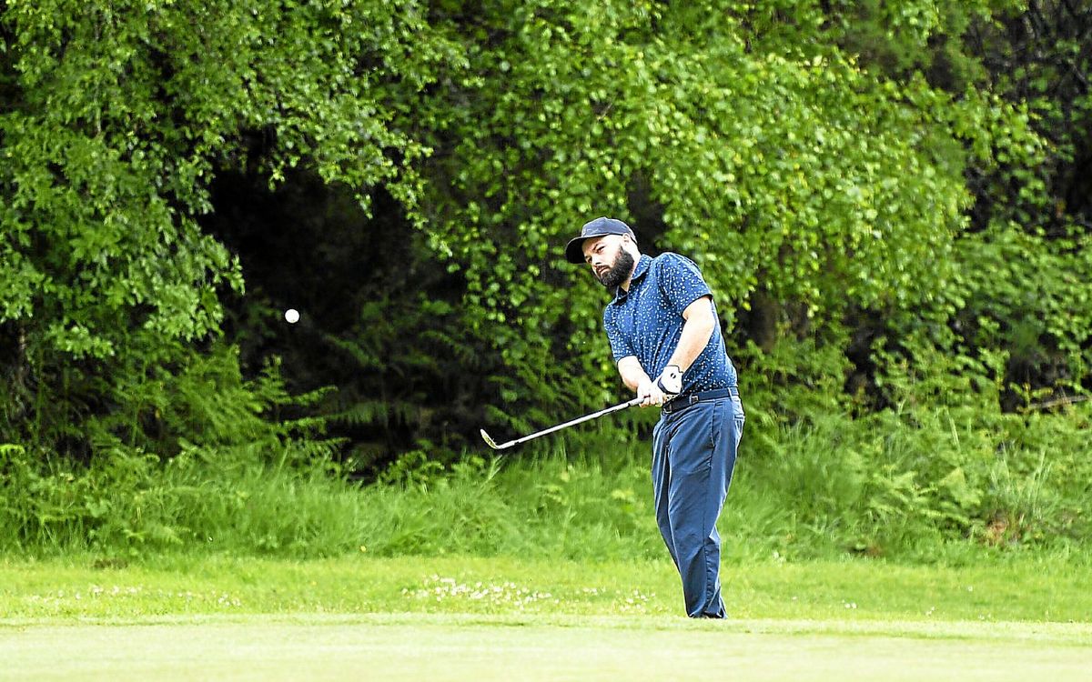 Le Landernéen Thomas Le Flohic champion du Finistère de golf, Colette Keroulas (Quimper) s’impose chez les dames