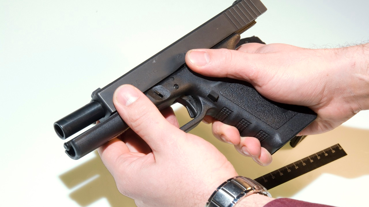 le collectionneur se faisait livrer des armes à domicile, il écope de prison ferme