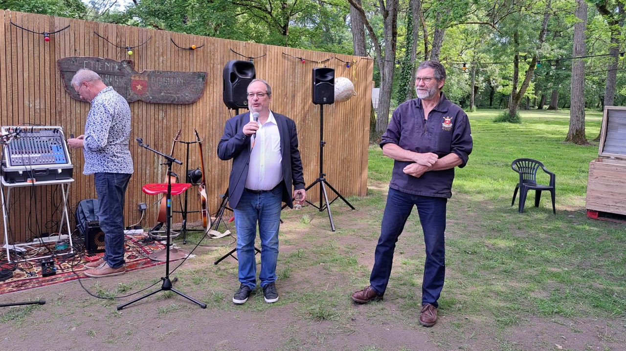 À Saint-Étienne-de-Chigny, la guinguette a ouvert ses volets