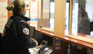 un étranger en situation irrégulière s’enfuit du commissariat pendant sa garde à vue et se fait reprendre dans la foulée