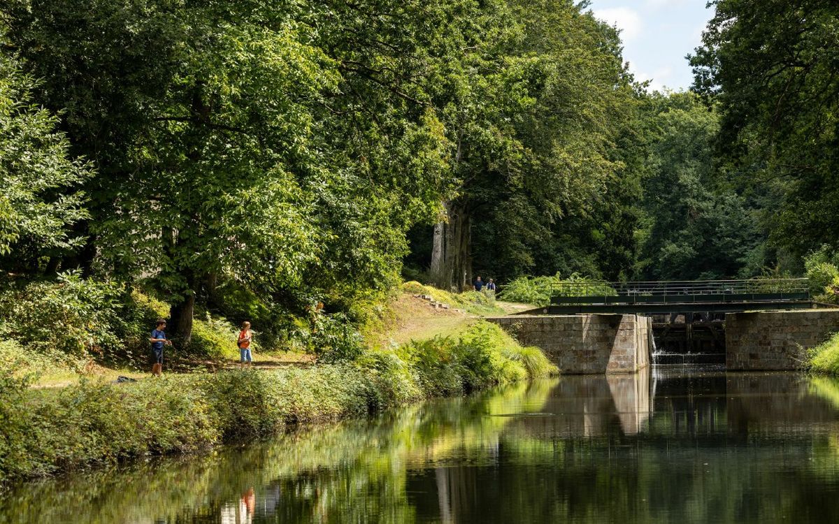 Le canal d’Ille-et-Rance offre de multiples occasions de flâner le long de ses 48 écluses.