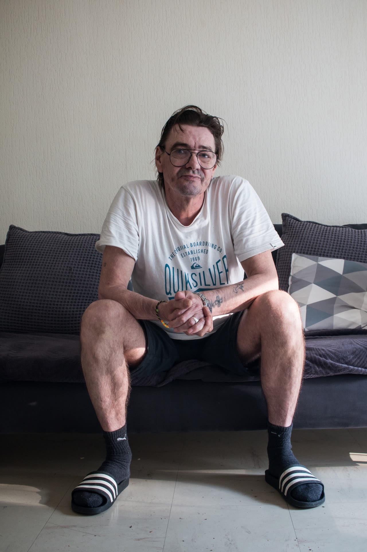 Parmi les patients photographiés par Romain Rossard, Christophe, 57 ans. Dans le premier épisode de « La Voix des oublié.e.s », cet habitant du quartier de Beaulieu raconte son enfance et sa lutte contre l’alcoolisme.