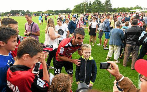 En juillet 2018, après un match amical à Saint-Quay-Portrieux (22), face à Reims, Christophe Kerbrat est le chouchou du public local..