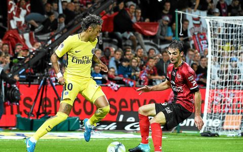 Christophe Kerbrat face à Neymar, le 13 août 2017, pour le premier match du Brésilien sous les couleurs du PSG.