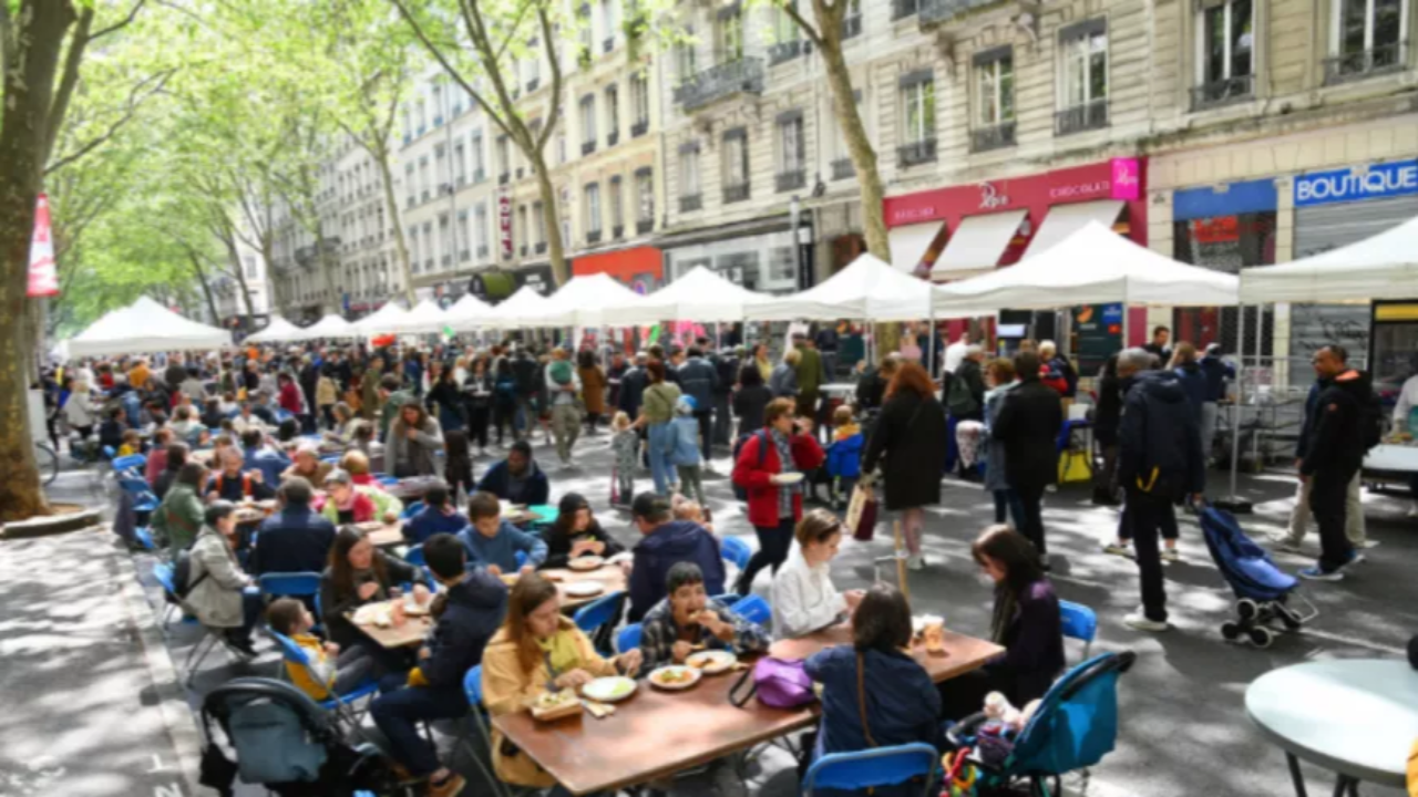 la Guillotière piétonne ce dimanche pour le festival des cuisines du monde