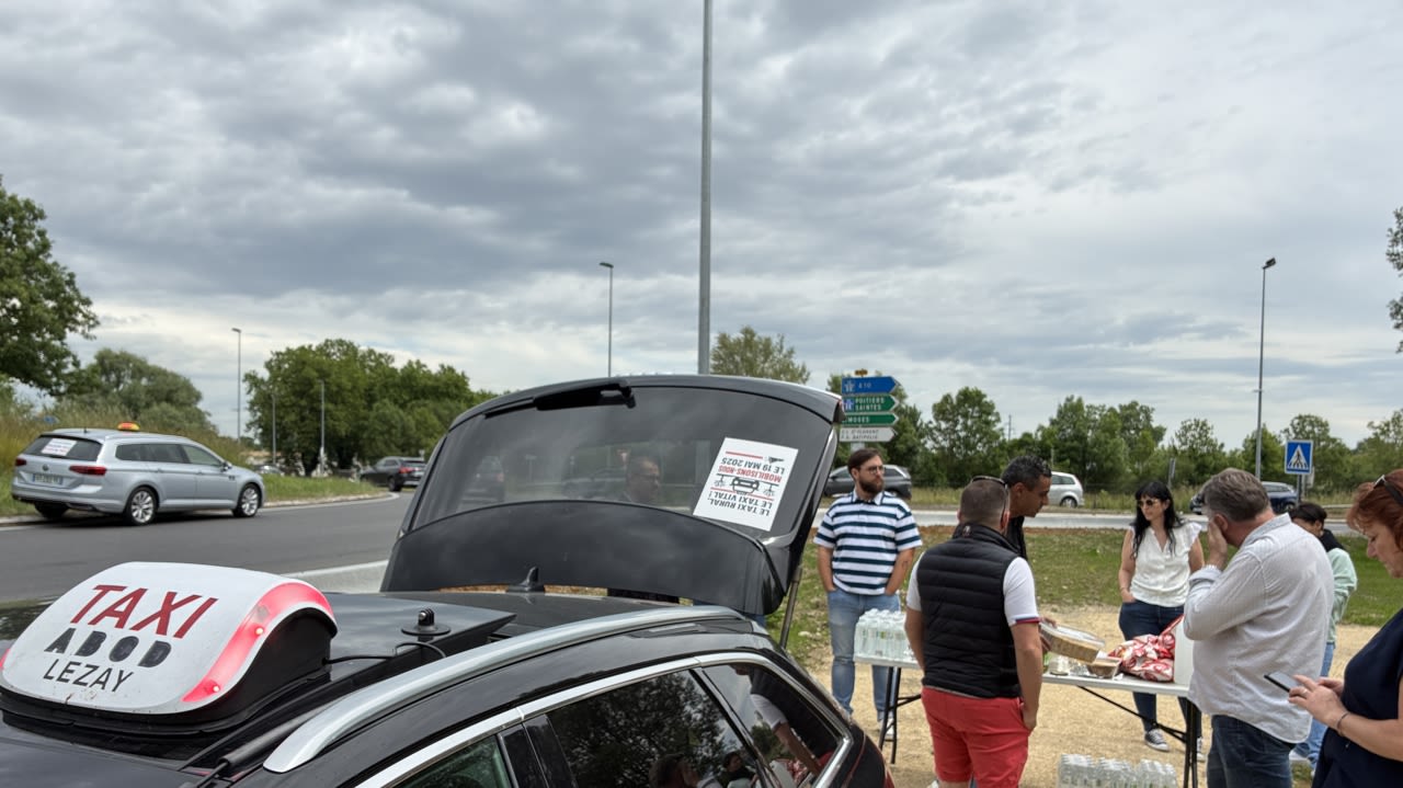 Les chauffeurs de taxi sont de retour sur le rond-point de la Mude où ils font une pause pique-nique.