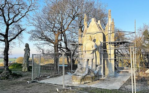 Avant le moai, la Fontaine des gens sera le prochain projet qui va se concrétiser. Une fontaine qui accueille saint Michel, le 200e géant du parc.