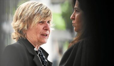 Face à une Karine Le Marchand consternée, la redoutable Mimi Marchand dit avoir agi « comme une idiote »