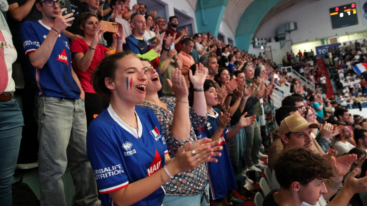 "Voir l’équipe de France à Tours, ça fait quelque chose", au cœur de l’ambiance de folie salle Grenon