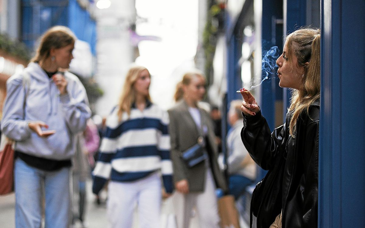 « No smoking ! » : au Royaume Uni, une volonté d’éradiquer la cigarette