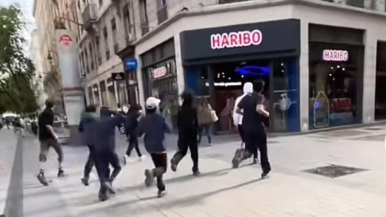 une bande de jeunes sème le chaos chez Haribo et dans le métro