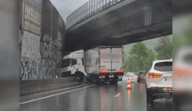 Saint-Étienne : un poids lourd s'encastre sous le viaduc de Terrenoire, la RN488 fermée