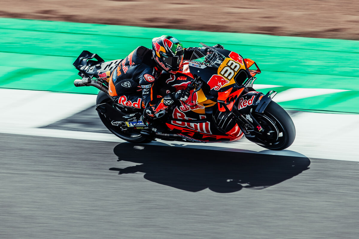 « C'était horrifiant ; j'ai eu des moments où j'avais de la chance de ne pas avoir eu d'accident » – Brad Binder en difficulté au GP britannique.