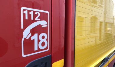 Un motard grièvement blessé dans un accident avec une voiture dans la Manche