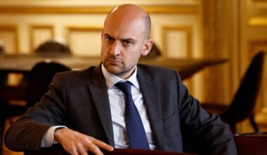 Paris va «renvoyer» des diplomates algériens et considère qu’Alger a suspendu l’accord de 2013