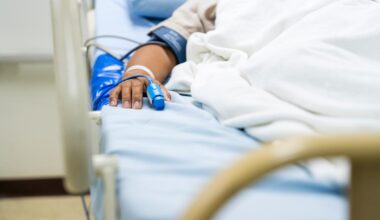 Il pense que son mal de dos est dû à l’âge, il souffre en réalité d’un cancer rare du sang