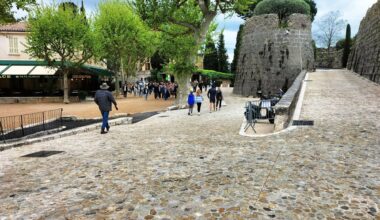 "Le résultat est magnifique": l'entrée du village le plus célèbre de la Côte d'Azur fait sa métamorphose (et c'est réussi)
