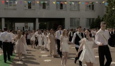 Des étudiants ukrainiens à Kiev le 30 mai 2025 (Roman PILIPEY)