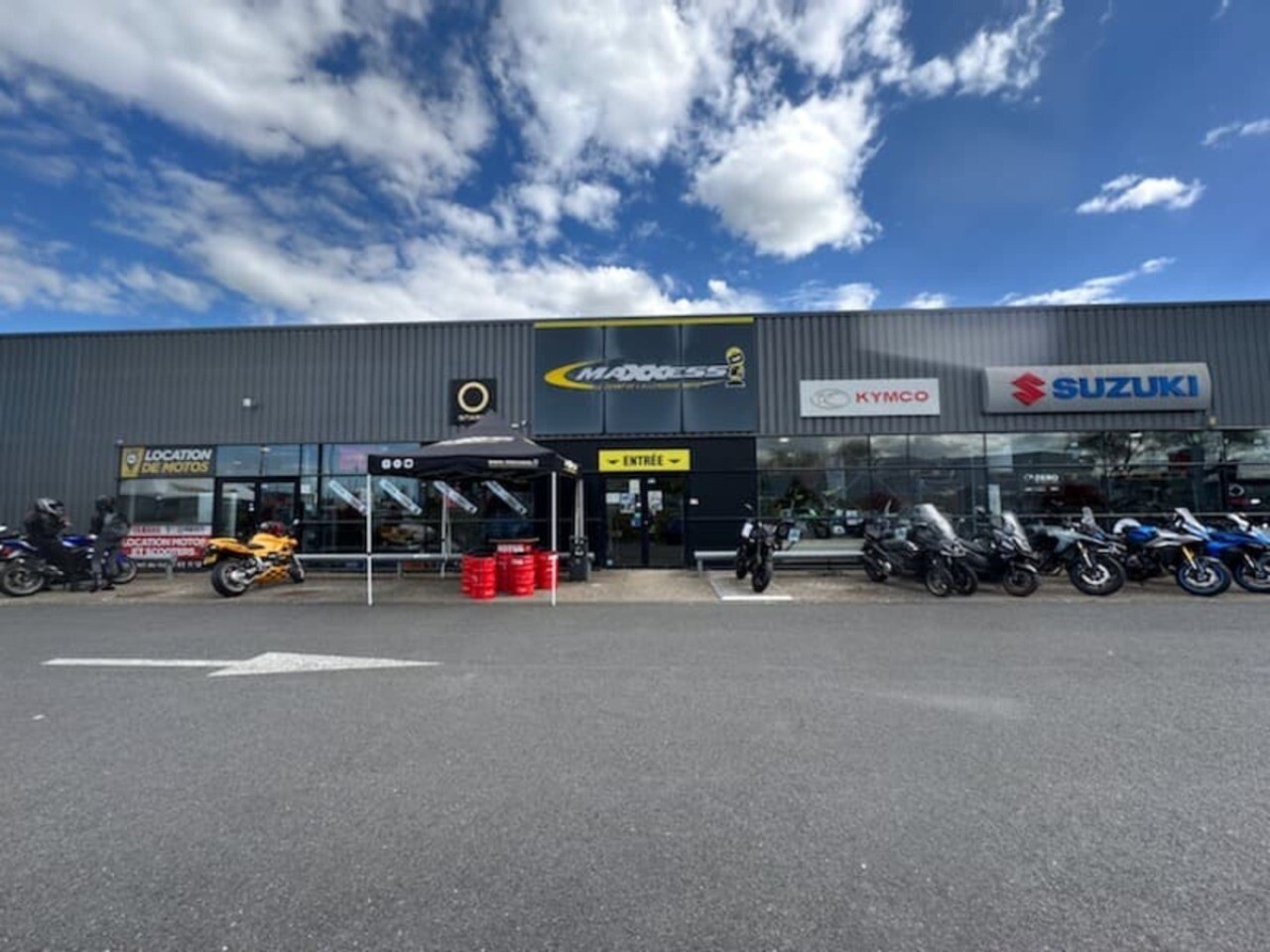 Deux pilotes Moto GP de renommée mondiale attendus dans cette concession près de Caen !