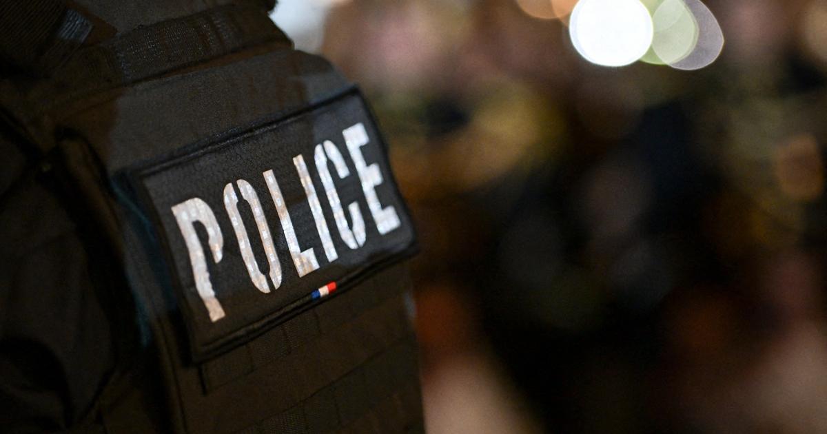 encerclés dans une banlieue sensible, des policiers font usage de grenades