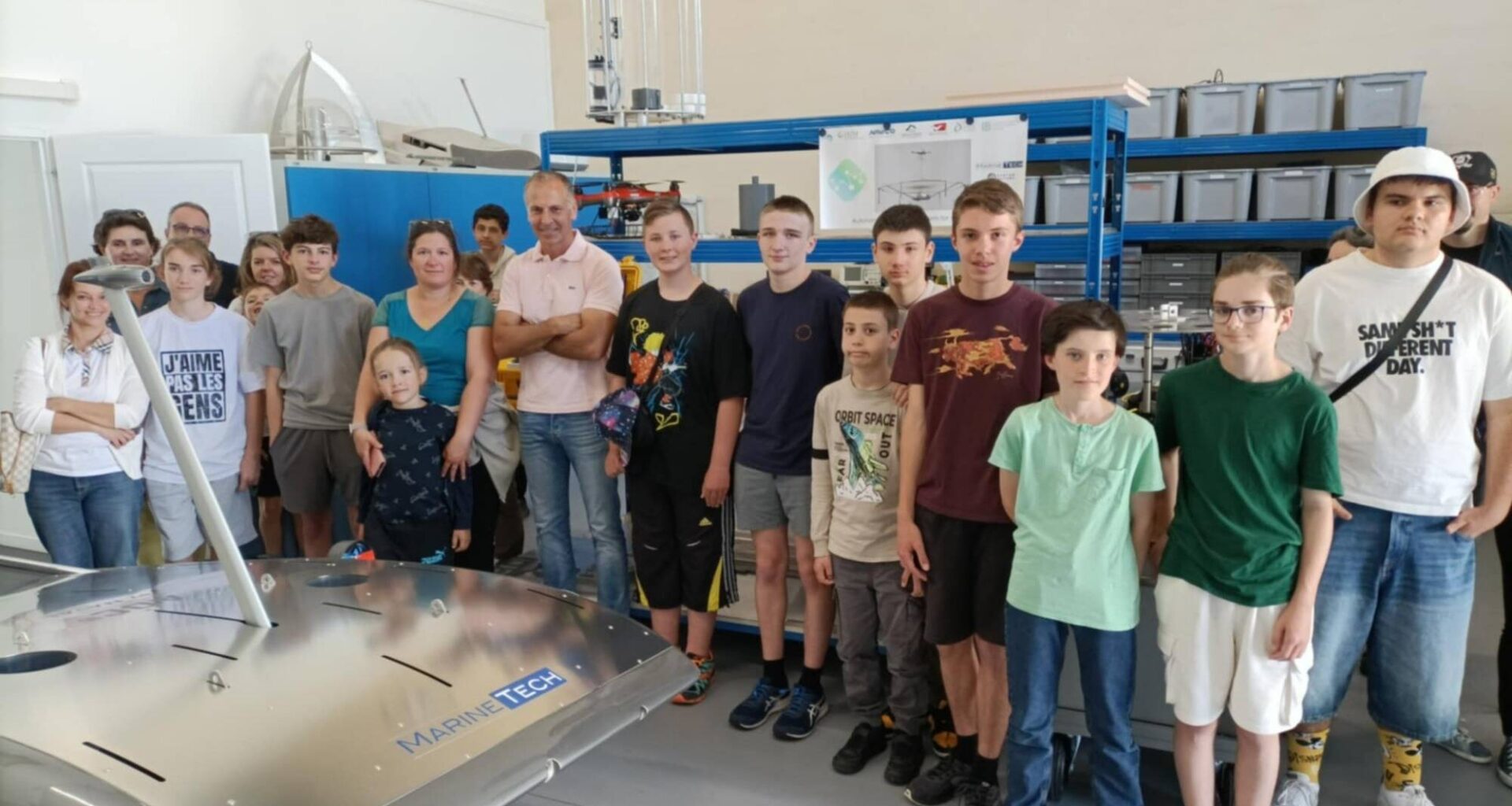 Les jeunes de l'association L'École des robots à la découverte des métiers de l'ingénierie maritime et de l'innovation technologique à Six-Fours
