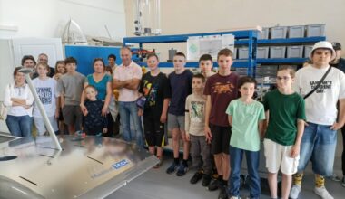 Les jeunes de l'association L'École des robots à la découverte des métiers de l'ingénierie maritime et de l'innovation technologique à Six-Fours