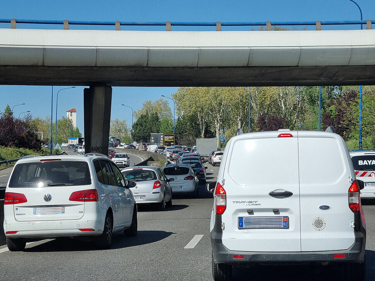 une enquête lancée sur les routes, des bouchons et ralentissements en prévision