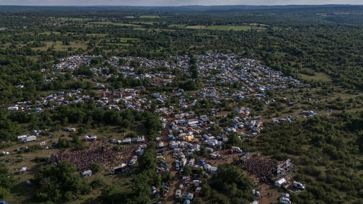 Une vue aérienne du site de la rave-party à Montvalent, dans le Lot, le 9 mai 2025.