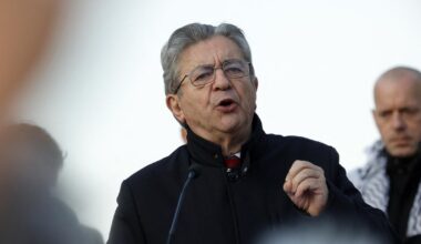 Mélenchon attaque les auteurs du livre-enquête La Meute consacré à LFI