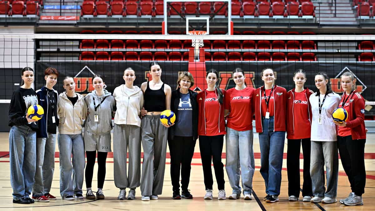 Une semaine de répit pour de jeunes ukrainiennes en visite à Québec pour un tournoi de volleyball