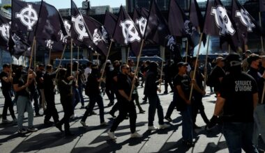 Plusieurs centaines Des militants d